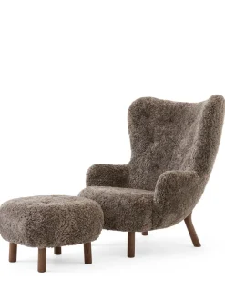 Petra VB3 lænestol inkl. Skammel, Sheepskin honey 50 fra &Tradition