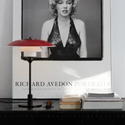 PH 3½-2½ Bordlampe, rød af Poul Henningsen