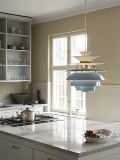 PH Snowball, dusty blue/brass af Poul Henningsen