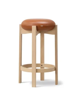 Pioneer Bar Stool, lacquered oak/max 95 fra Fredericia Furniture