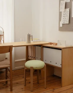 Pioneer Stool, lacquered oak/zero 0001 fra Fredericia Furniture