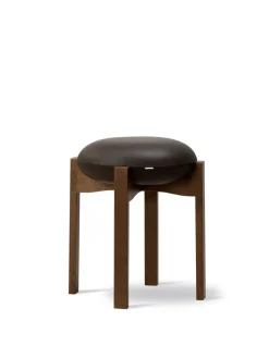Pioneer Stool, lacquered oak/zero 0001 fra Fredericia Furniture