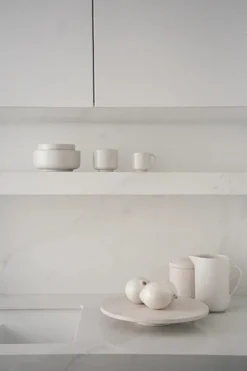 Pisu 06 Bowl, vanilla white fra Louise Roe