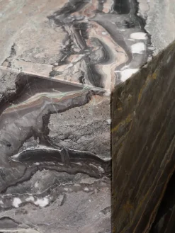 Plinth Cubic, grey galaxy marble fra Audo Copenhagen