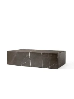 Plinth Low Black Nero Marquina marmor fra Audo Copenhagen