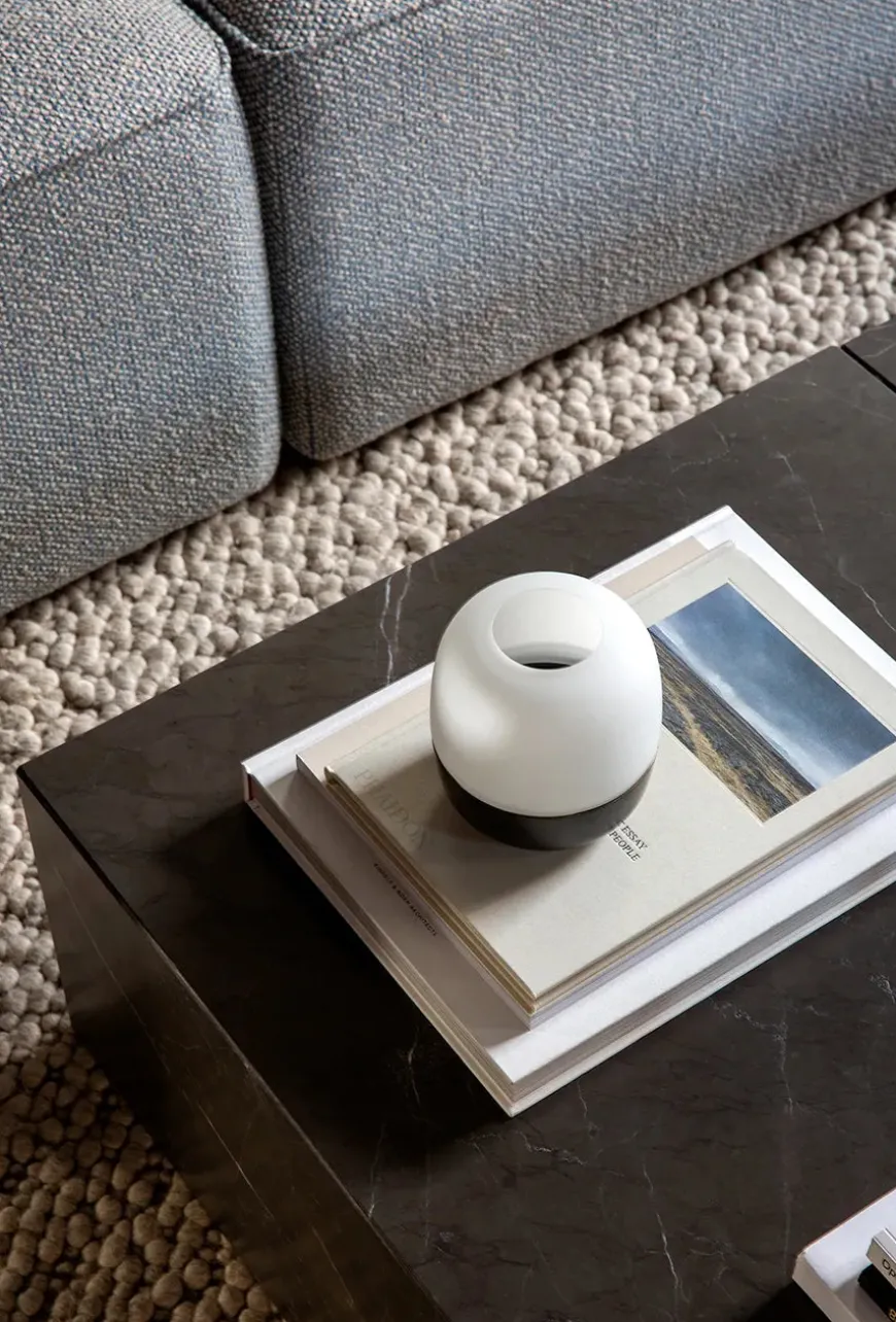 Plinth Low, grey galaxy marble fra Audo Copenhagen