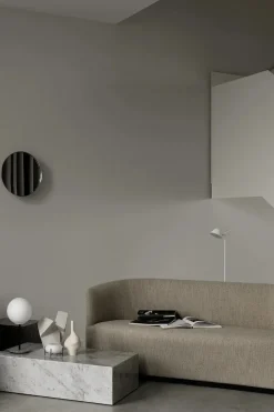 Plinth Low White Carrara marmor fra Audo Copenhagen