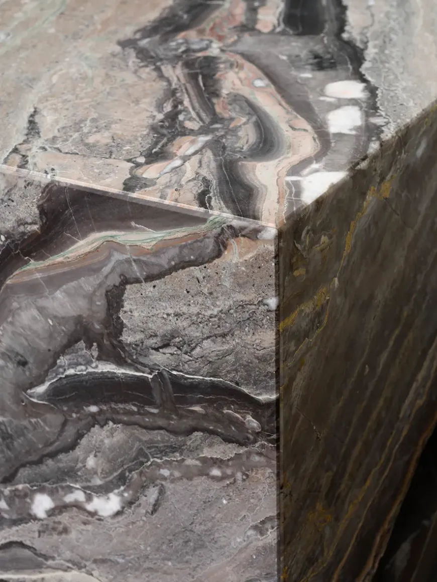 Plinth Tall, grey galaxy marble fra Audo Copenhagen