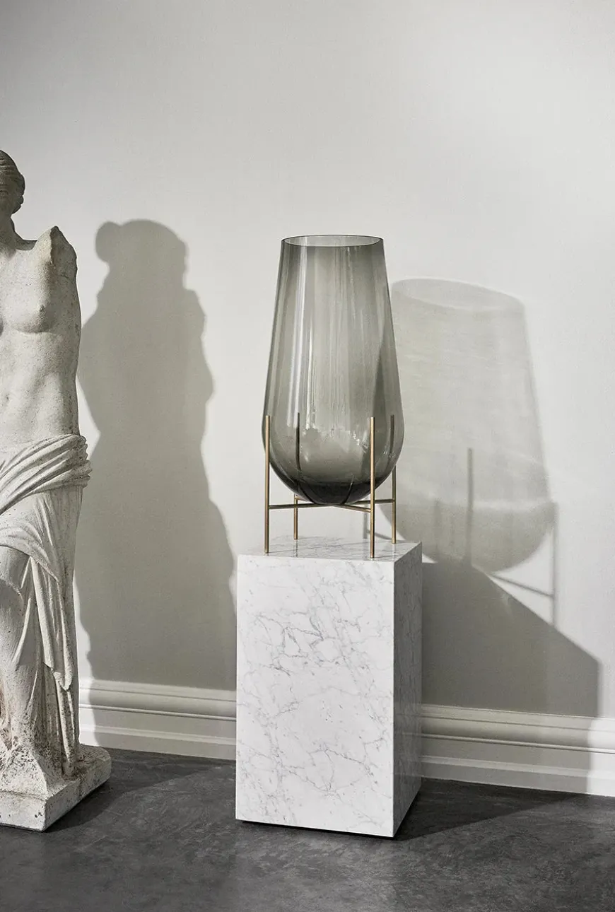 Plinth Tall, grey galaxy marble fra Audo Copenhagen