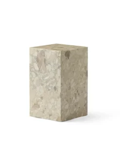 Plinth Tall Sand Kunis Breccia marmor fra Audo Copenhagen