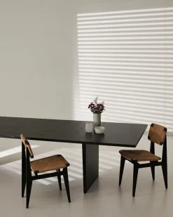 Private Dining Table, 320x100 cm fra GUBI