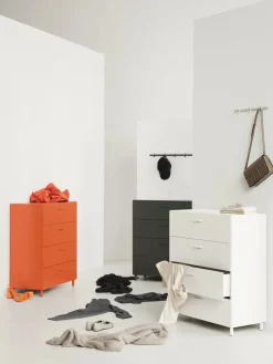 Relief Kommode, bred fra String