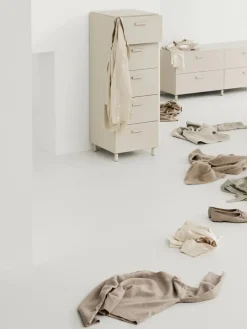 Relief Kommode, lav fra String