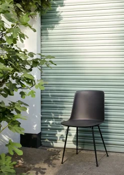 Rely Outdoor Stol HW70 fra &Tradition