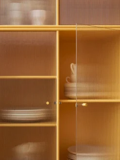 Ripple III Vitrineskab, inkl. ben fra Montana