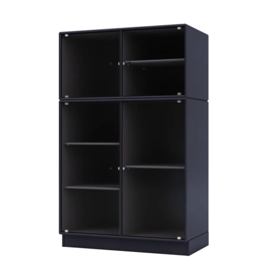 Ripple III Vitrineskab, inkl. sokkel fra Montana