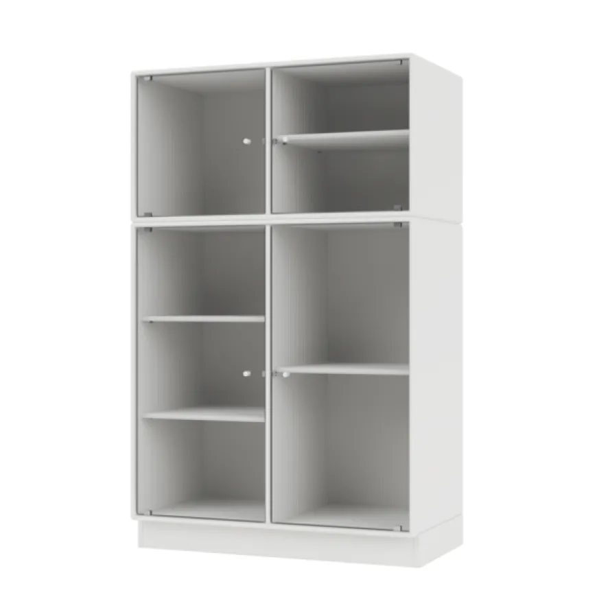 Ripple III Vitrineskab, inkl. sokkel fra Montana