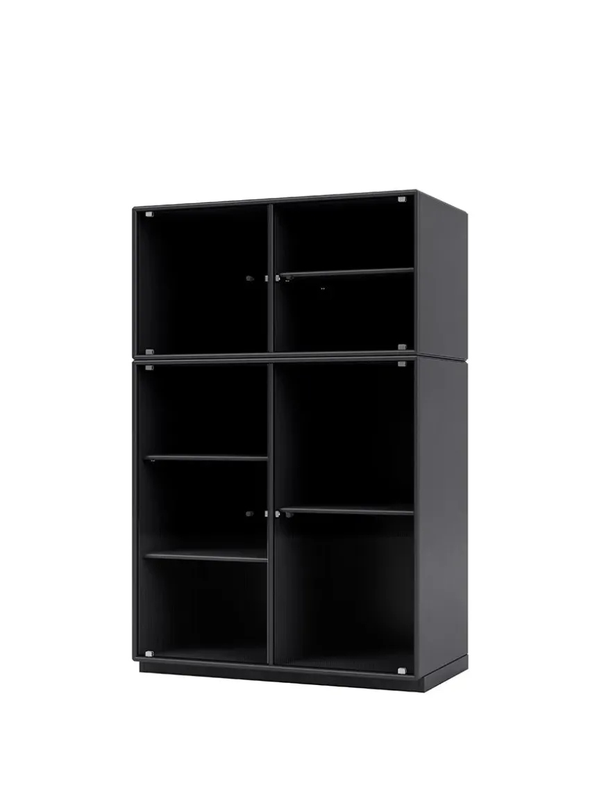 Ripple III Vitrineskab, inkl. sokkel fra Montana