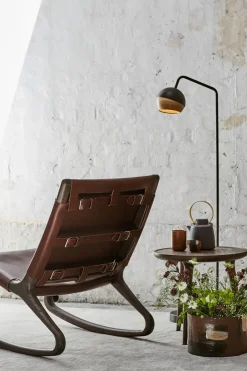 Rocker gyngestol, mat lakeret eg med whisky farvet læder fra Mater