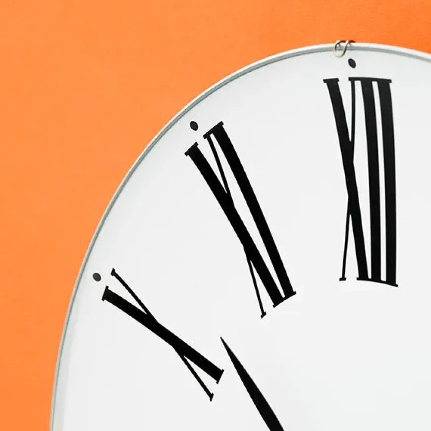 Roman Vægur af Arne Jacobsen (Ø: 29)