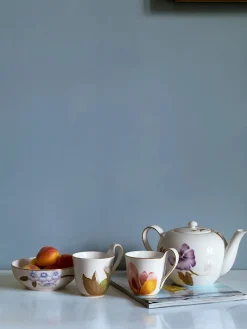 Royal Copenhagen Flora højhankskop med underkop, Iris