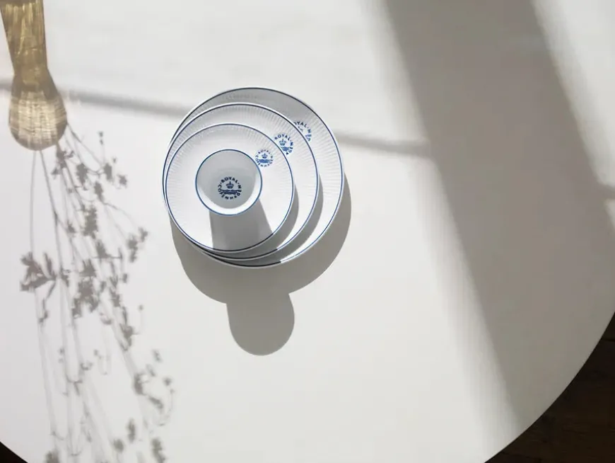 Royal Copenhagen Sort Mega Riflet, tallerken 27 cm