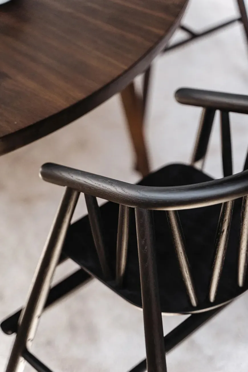 Saga Højstol, røget eg fra Oaklings