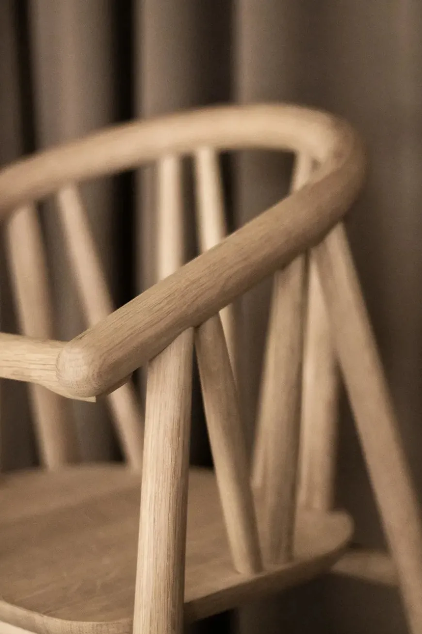 Saga Højstol, sortlakeret eg fra Oaklings