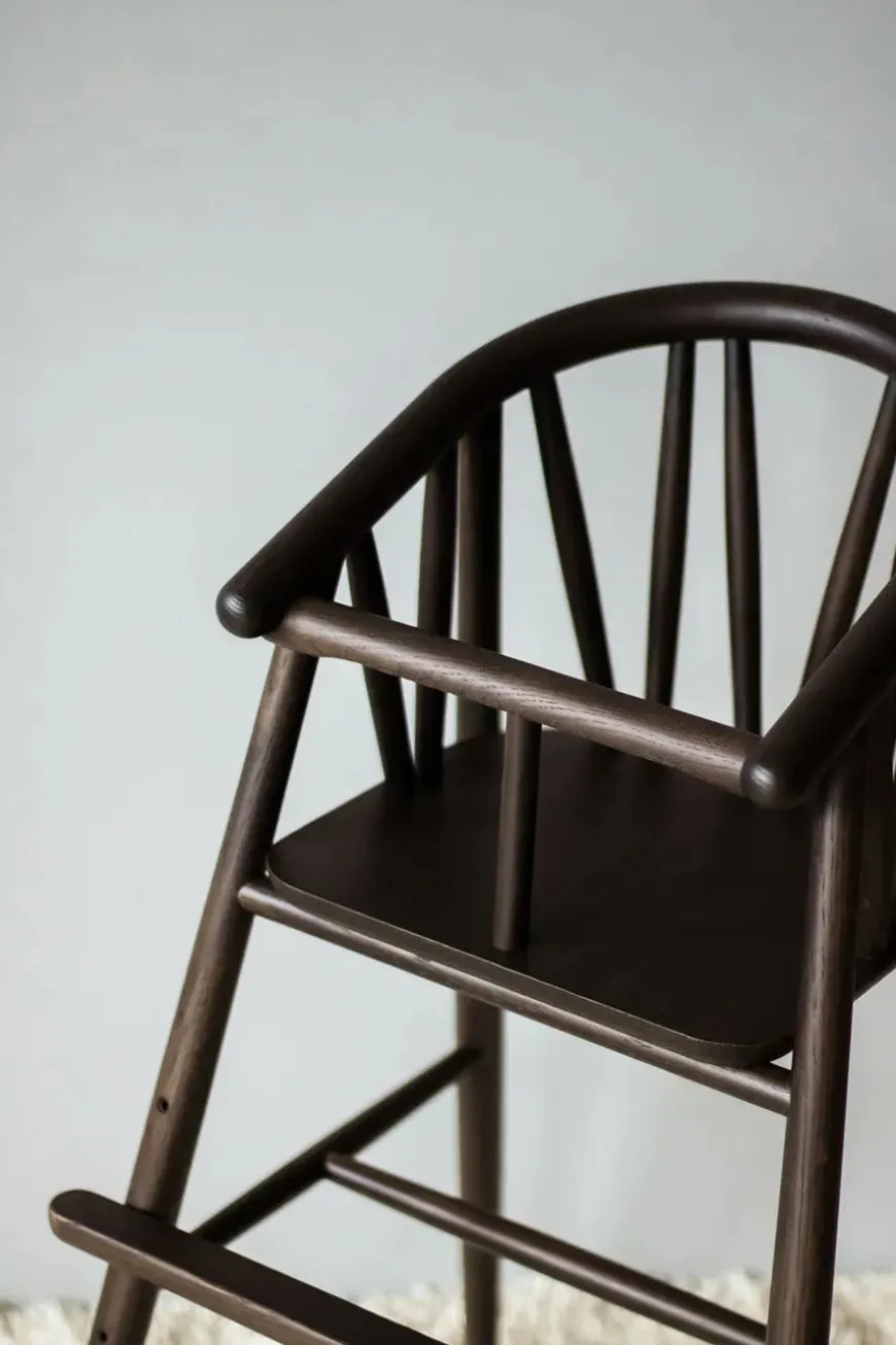 Saga Højstol, sortlakeret eg fra Oaklings