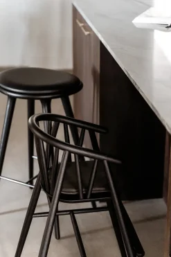 Saga Højstol, sortlakeret eg fra Oaklings