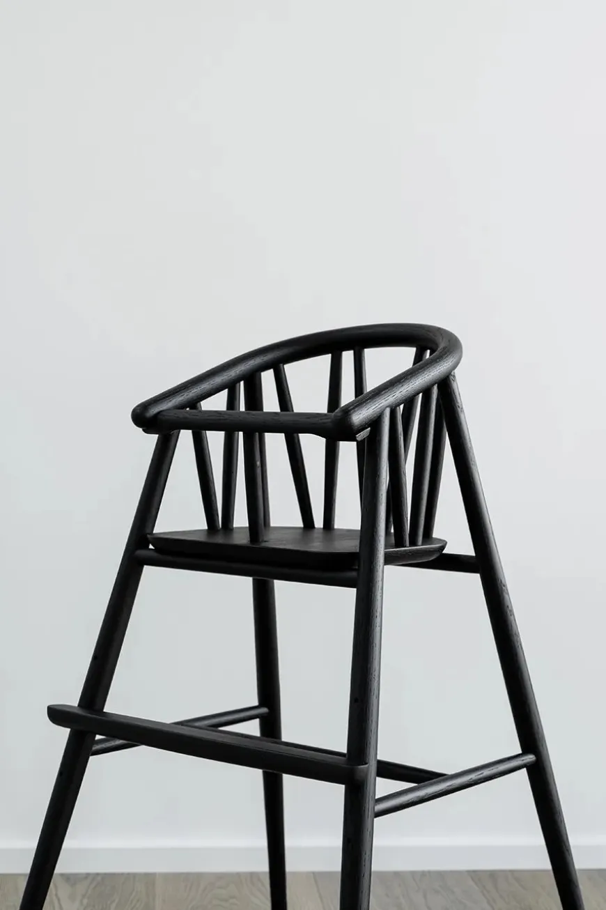 Saga Højstol, sortlakeret eg fra Oaklings