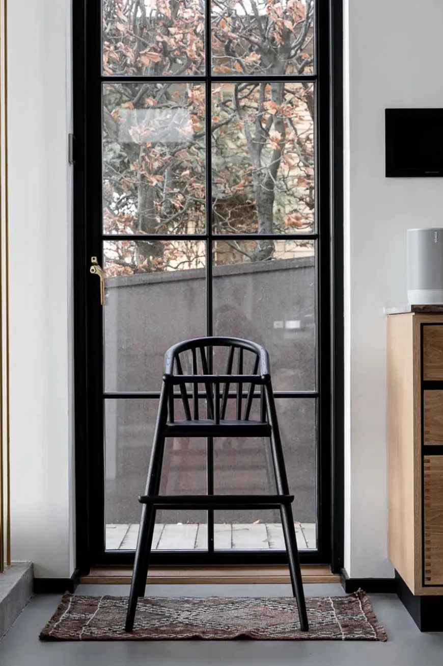 Saga Højstol, sortlakeret eg fra Oaklings