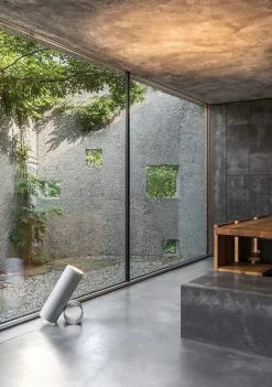 Sawaru gulvlampe fra Flos