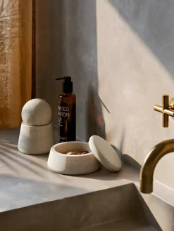 Serene Jar, low fra Woud