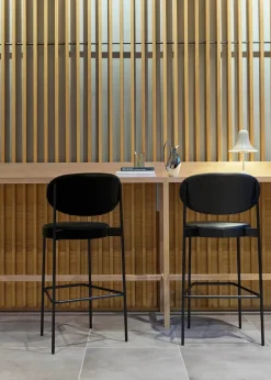 Serie 430 barstol, sort af Verner Panton