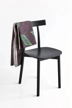 Skinny wooden chair, ash/red fra Nine