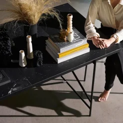 Spisebord 230, sort marmor fra HANDVÄRK