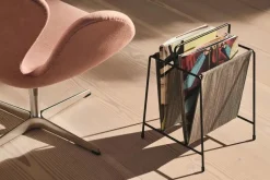 Svanen, sort læder/aluminium af Arne Jacobsen