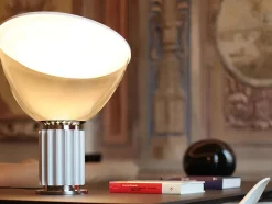 Taccia Bordlampe, small fra Flos