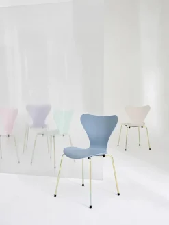 70th Anniversary Edition 3107 Spisebordsstol, 7:14 AM Violet af Arne Jacobsen