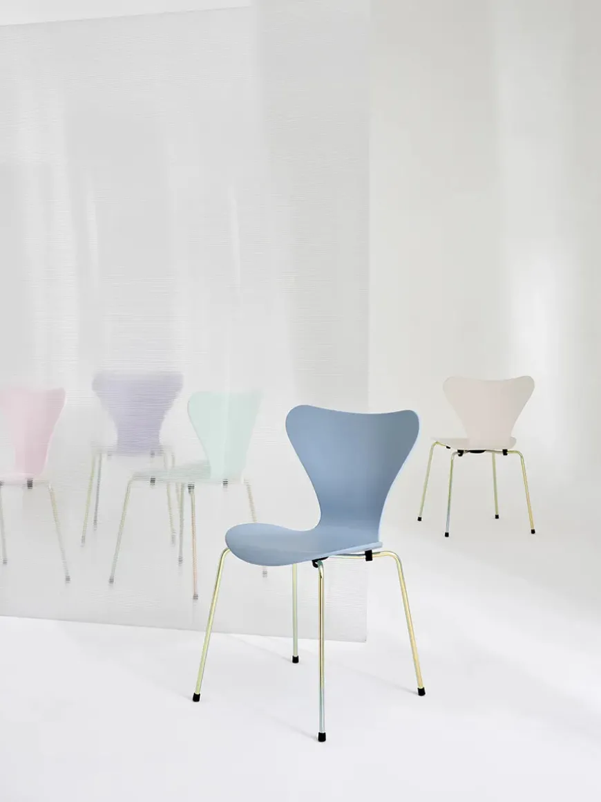 70th Anniversary Edition 3107 Spisebordsstol, 7:14 AM Violet af Arne Jacobsen