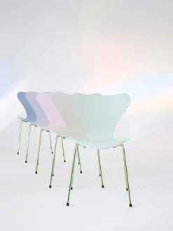 70th Anniversary Edition 3107 Spisebordsstol, 7:14 AM Violet af Arne Jacobsen