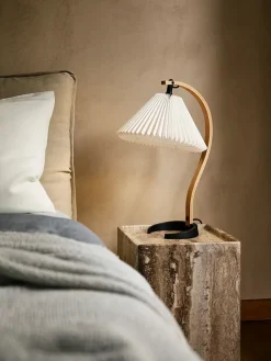 Timberline Table Lamp fra GUBI