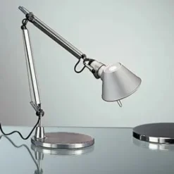 Tolomeo Micro bordlampe med base fra Artemide