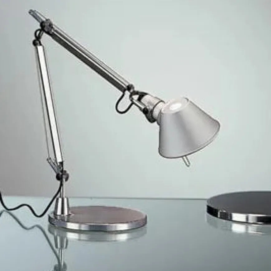 Tolomeo Micro bordlampe med base fra Artemide