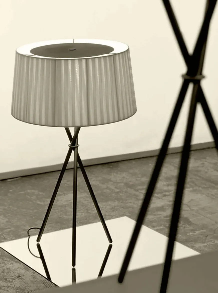 Tripode Bordlampe, diplomatica stripe fra Santa and Cole