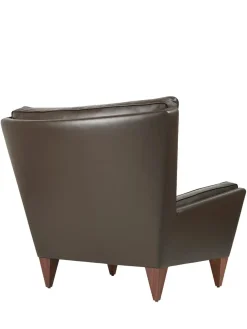 V11 Lounge Chair, smooth leather cream fra GUBI