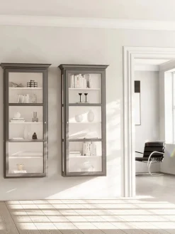 Væghængt Vitrineskab Classic V4, hvid fra Lindebjerg Design