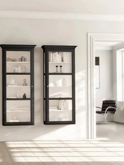Væghængt Vitrineskab Classic V4, sort fra Lindebjerg Design