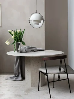 Violin Dining Chair, american walnut fra GUBI